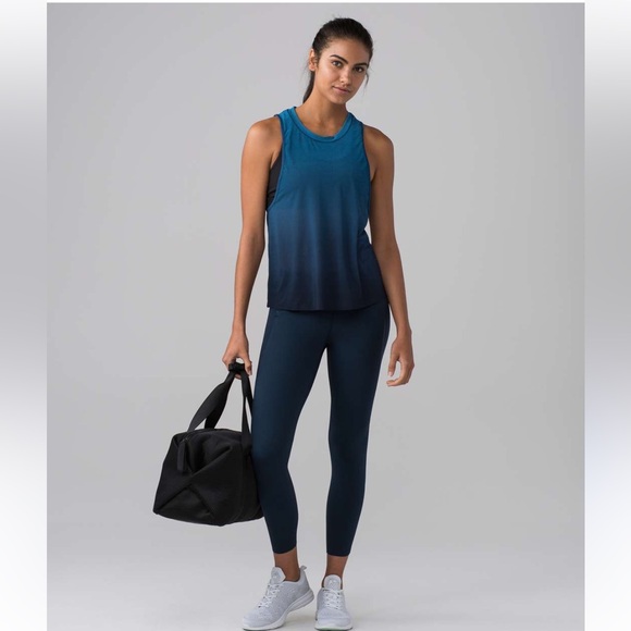 🍋 Lululemon Chase Me Tank Size 6-8) - Picture 4 of 6